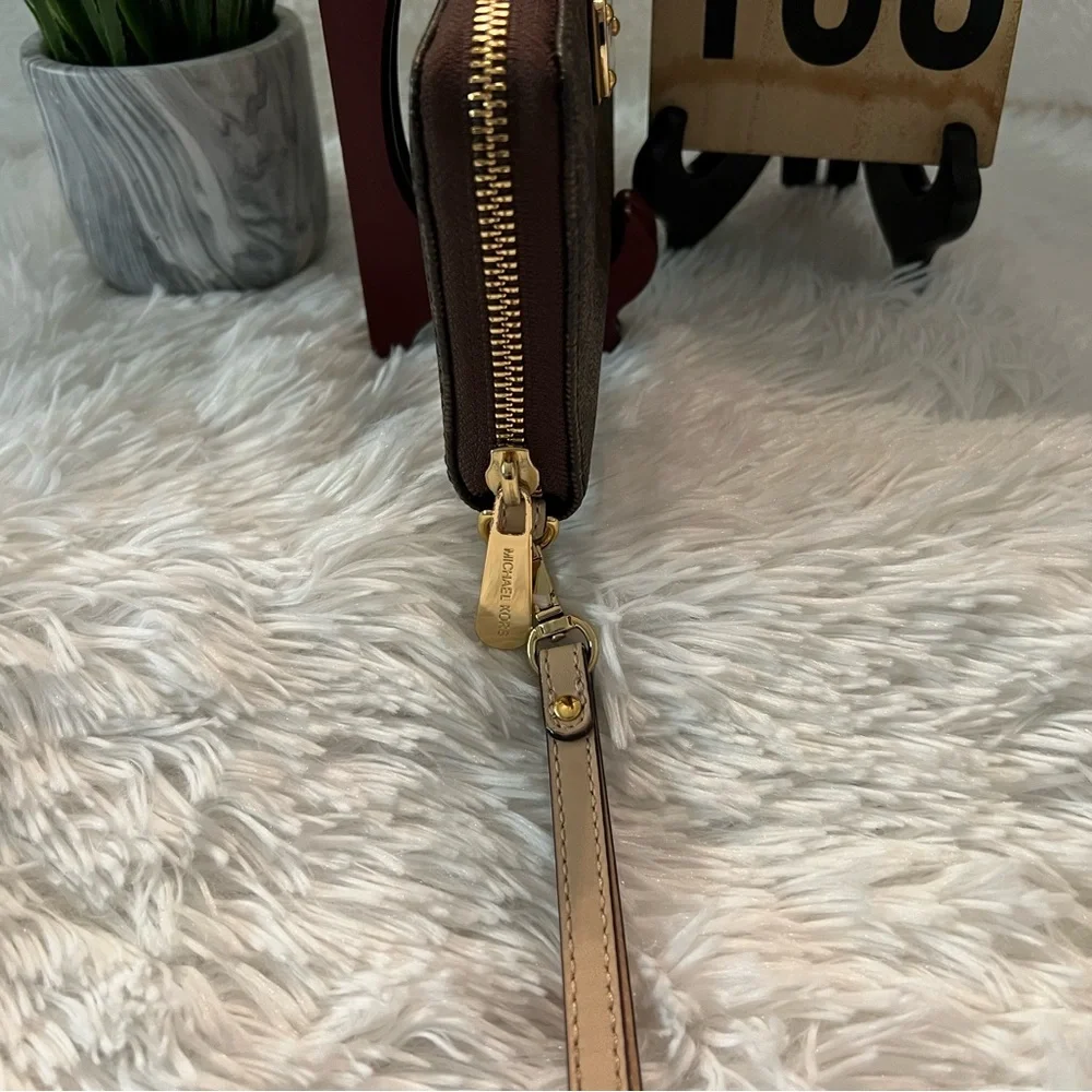 Michael Kors Signature Continental Wallet/Wristlet - LIKE NEW!